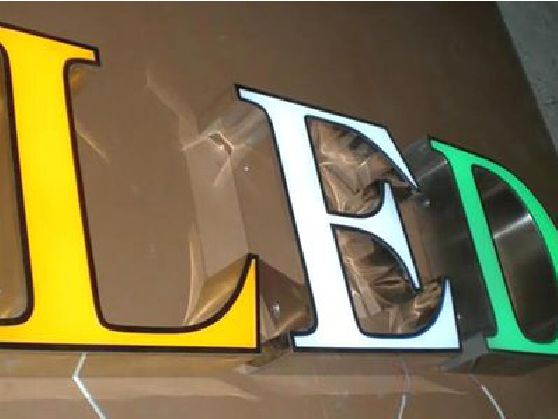 灌云介绍LED招牌的基础知识。